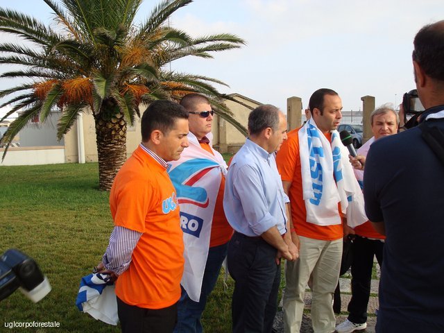 Asinara: visita agli operai della Vinyls