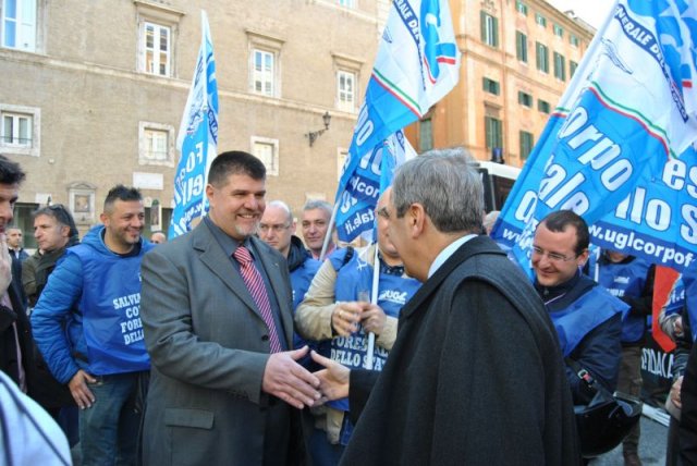 No all\'accorpamento del CFS