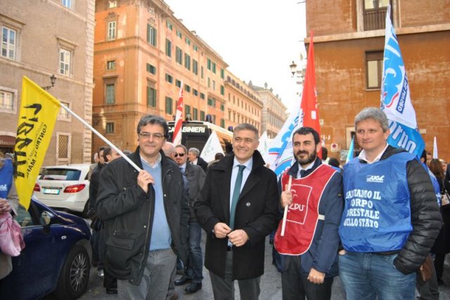 No all\'accorpamento del CFS