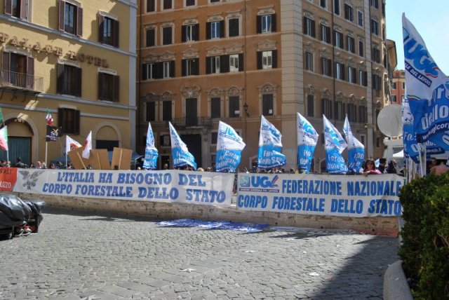 No all\'accorpamento del CFS
