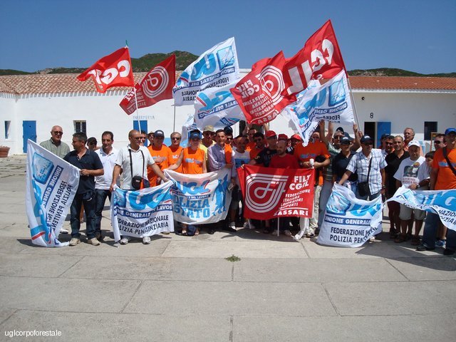 Asinara: visita agli operai della Vinyls