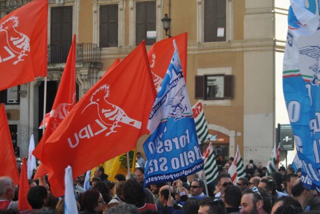 No all\'accorpamento del CFS
