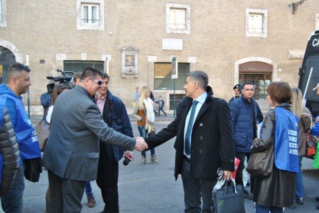 No all\'accorpamento del CFS
