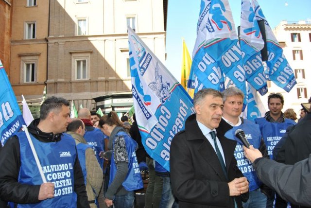No all\'accorpamento del CFS